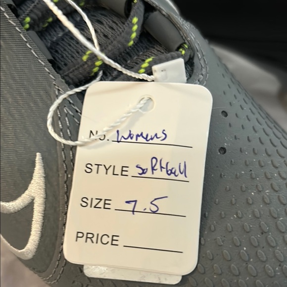 Nike women's Hyperdiamond 4 Elite Softball cleats Size 7.5  Low Top - Picture 8 of 8